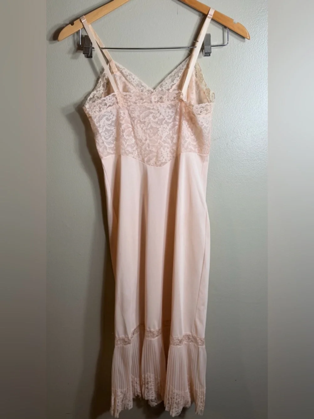 Vintage Vanity Fair Peach Lace Slip Dress Size 32 Small Nylon Nightgown Midi - Picture 4 of 6